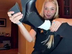 Amateur porn gives us Aurora foot fetish