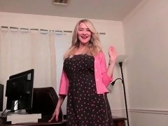 American milf Kyle shows us her naughty side