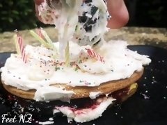 Cake Squishing to satisfy your Foot Fetish